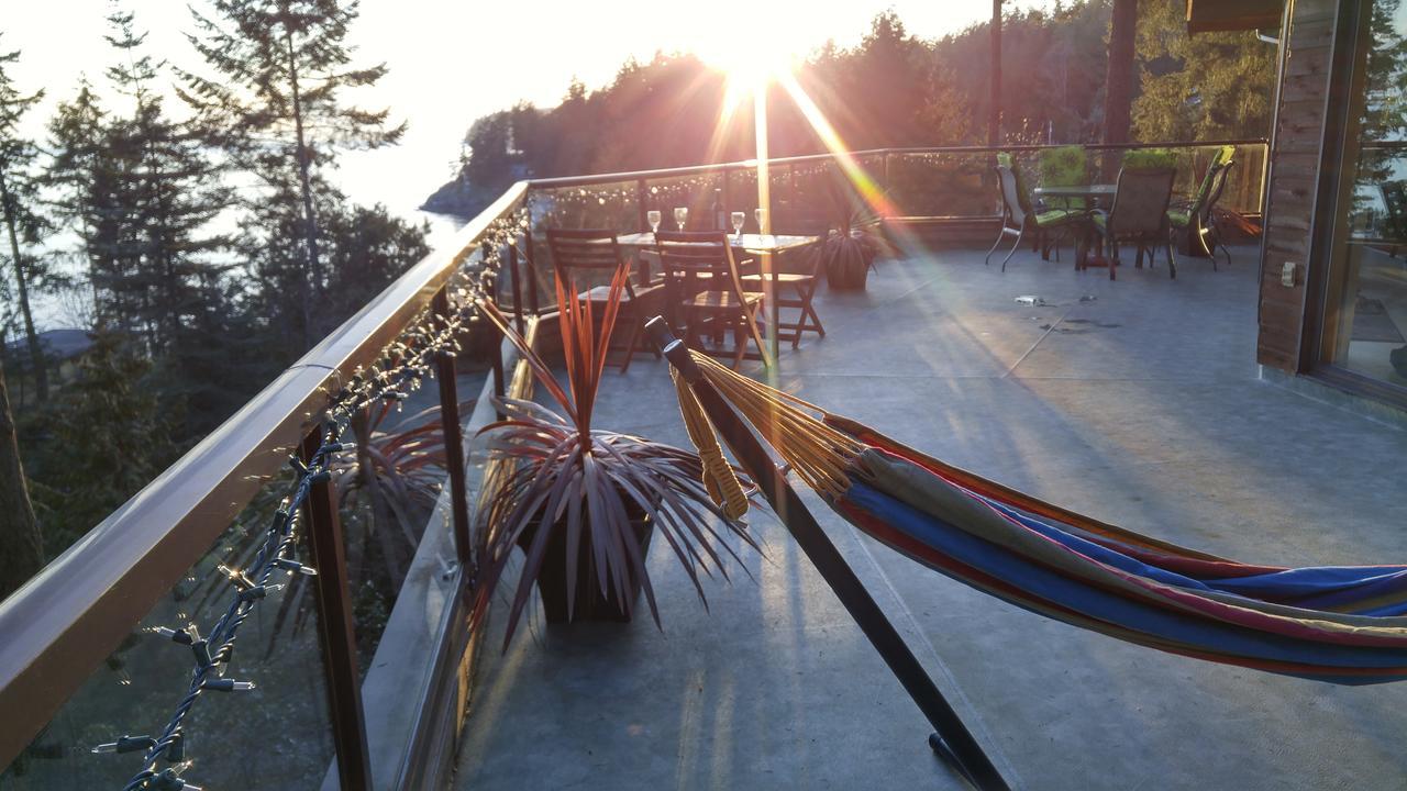 Sunshine Coast Treetop B&B Sechelt Exterior photo