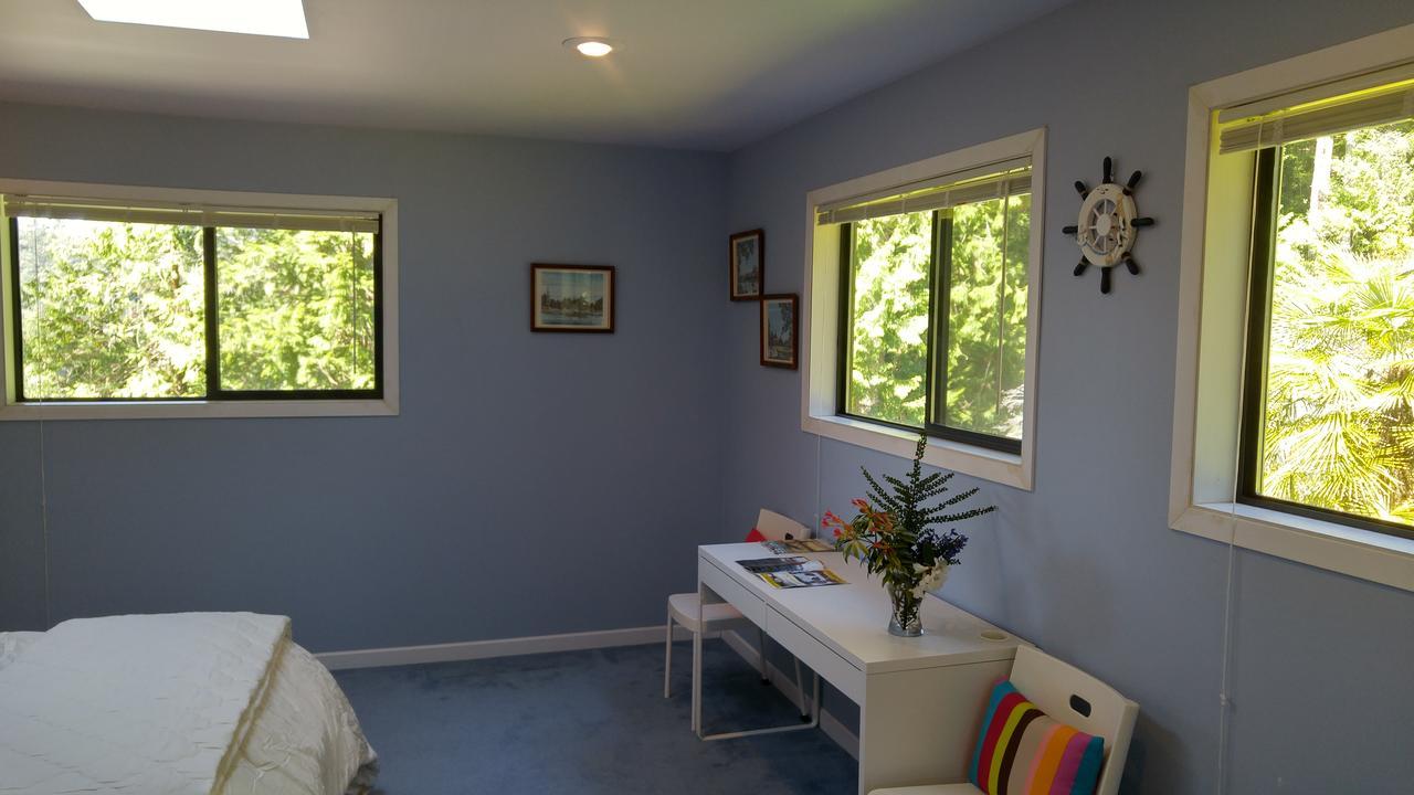 Sunshine Coast Treetop B&B Sechelt Exterior photo