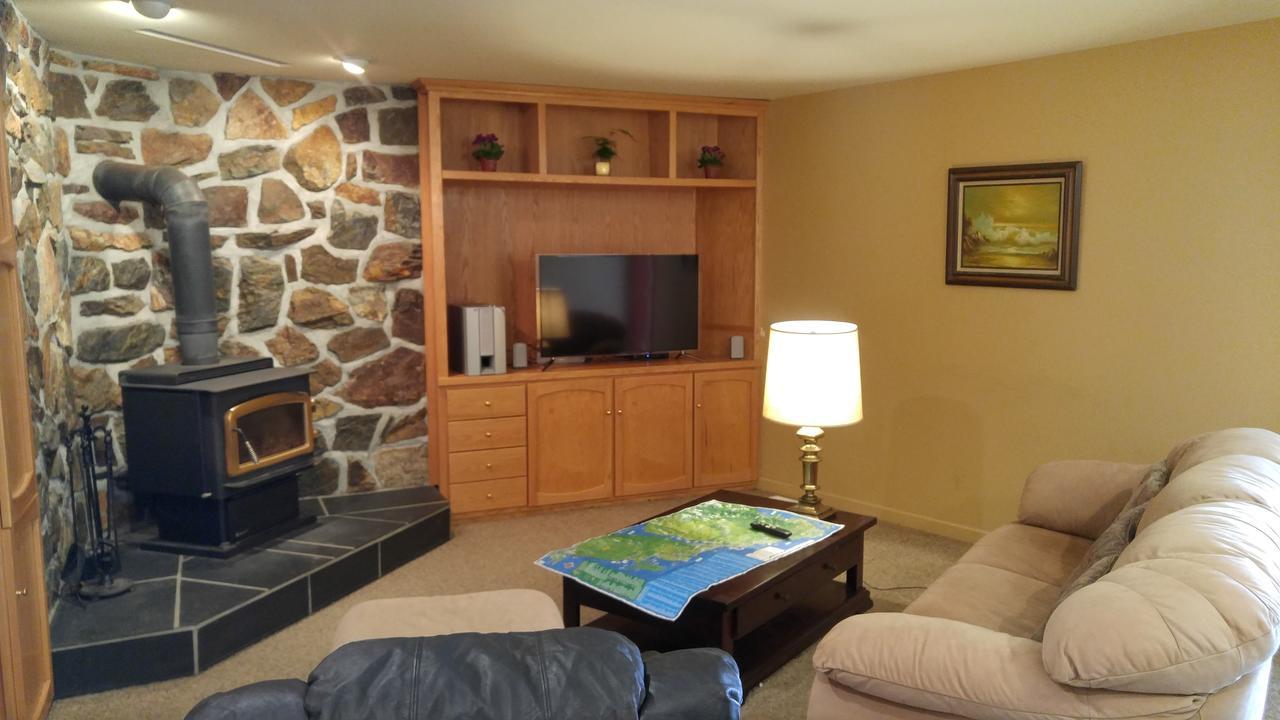 Sunshine Coast Treetop B&B Sechelt Exterior photo