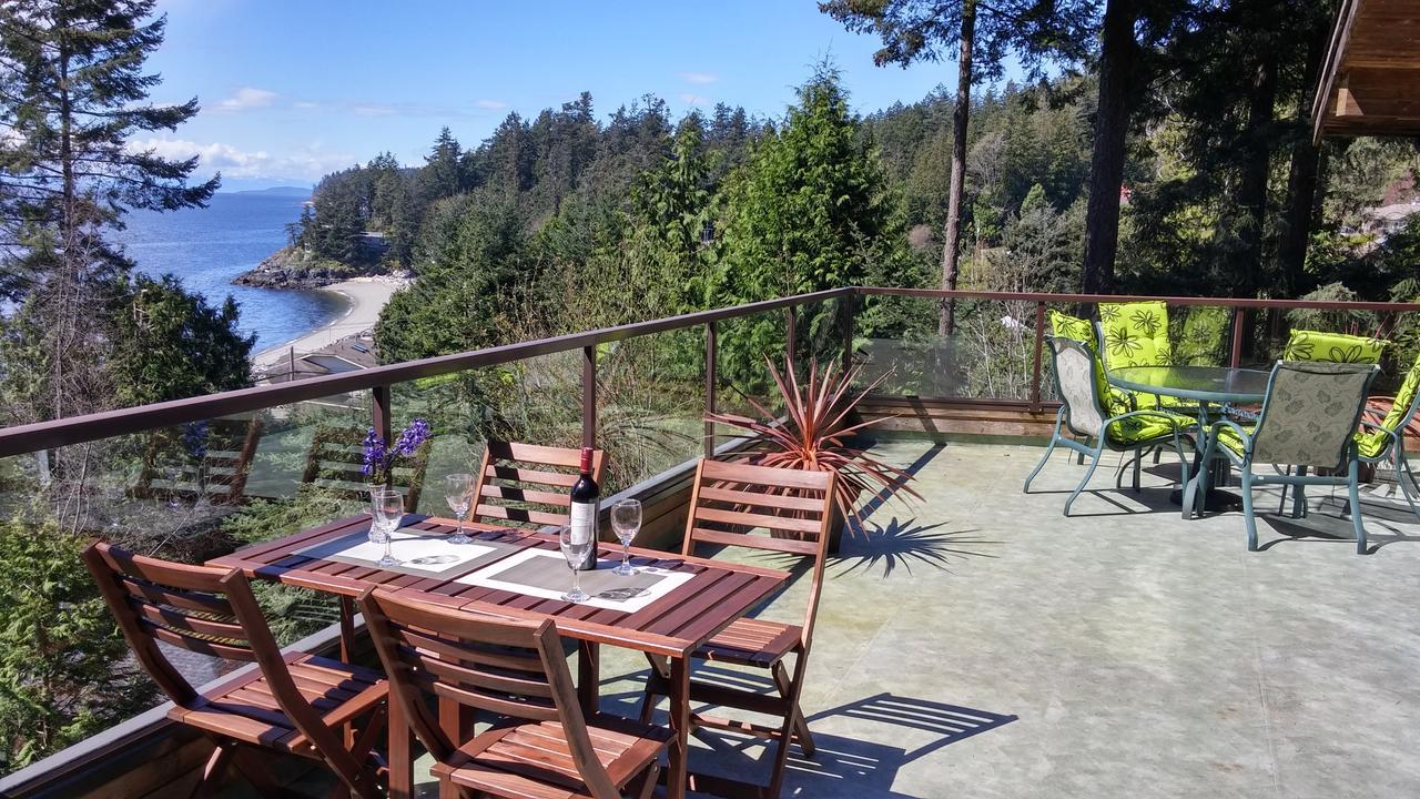 Sunshine Coast Treetop B&B Sechelt Exterior photo